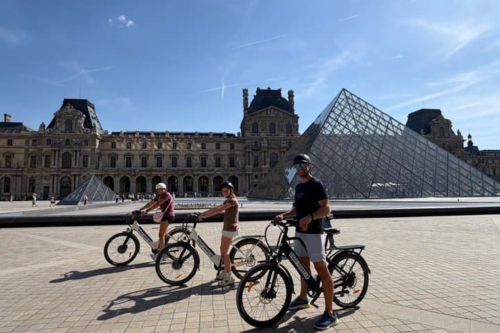 Paris: Small Group Highlights E-Bike Guided Tour — photo 12