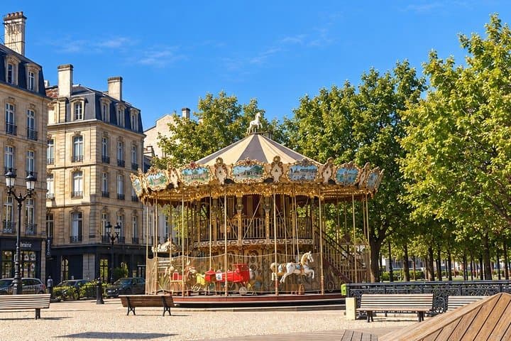 Bordeaux Walking Tour with Sweet Treat Tastings