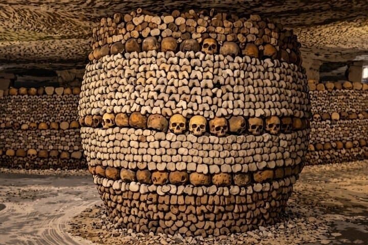 Paris Catacombs Small Group Guided Tour with Reserved Access — photo 1