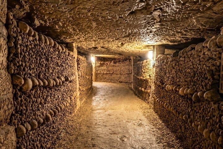 Paris Catacombs Small Group Guided Tour with Reserved Access — photo 5