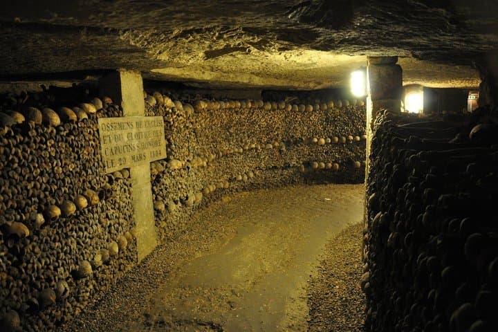 Paris Catacombs Small Group Guided Tour with Reserved Access — photo 6