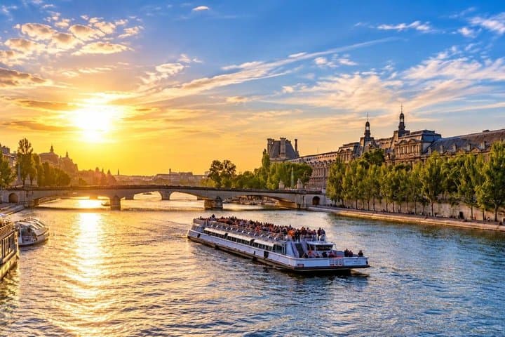Paris: Evening Lights Cruise with Legendary Bateaux-Mouches — photo 8