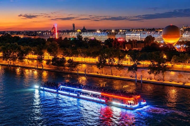 Paris: Evening Lights Cruise with Legendary Bateaux-Mouches — photo 1