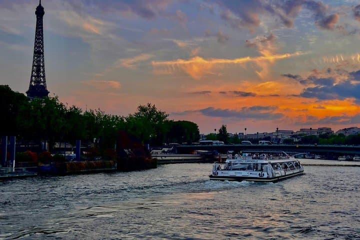 Paris: Evening Lights Cruise with Legendary Bateaux-Mouches — photo 5