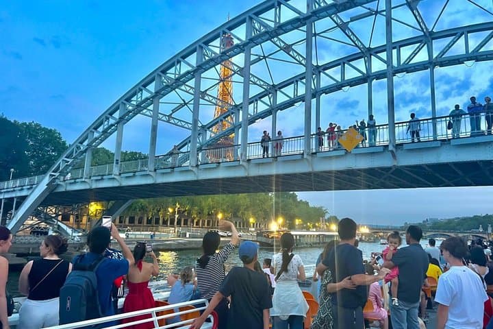 Paris: Evening Lights Cruise with Legendary Bateaux-Mouches — photo 7
