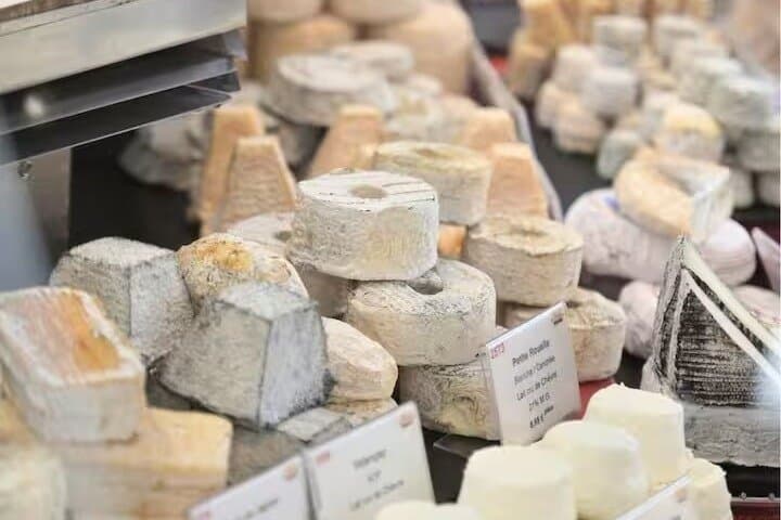 Paris: Eiffel Tower Local Food Tour with Oysters, Cheese & Wine — photo 4