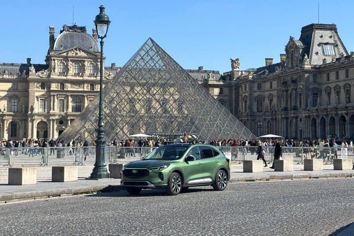 Louvre Wheelchair-Accessible Private Tour – Stress-Free & Easy — photo 5