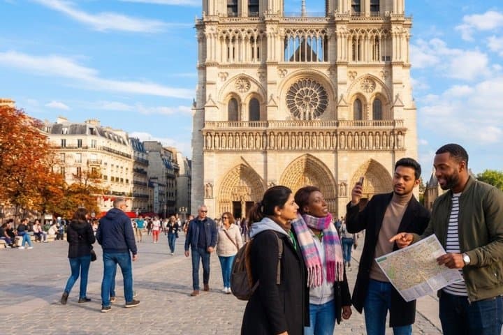 Notre-Dame Guided Tour and Macarons at a Parisian Patisserie — photo 6