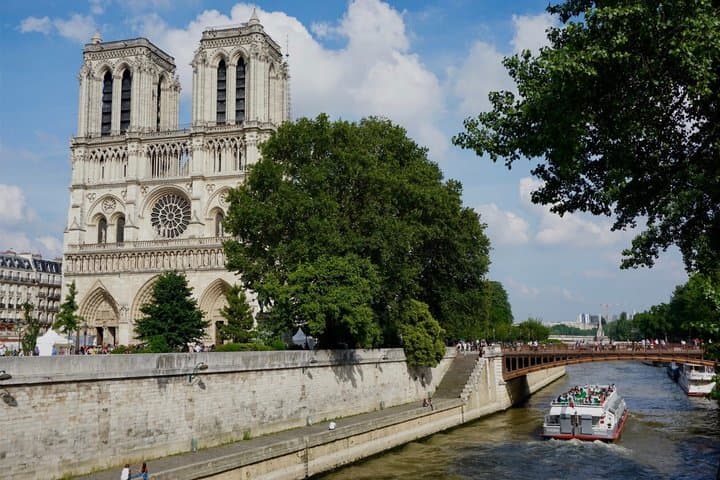 Notre-Dame Guided Tour and Macarons at a Parisian Patisserie — photo 10