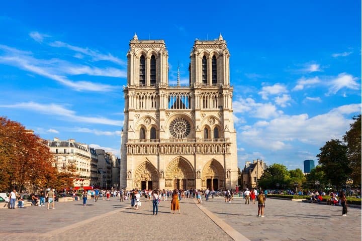 Notre-Dame Guided Tour and Macarons at a Parisian Patisserie — photo 11
