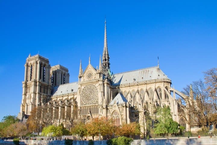Notre-Dame Guided Tour and Macarons at a Parisian Patisserie — photo 15