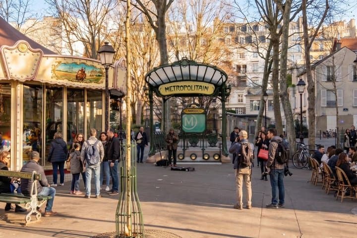 Notre-Dame Guided Tour and Macarons at a Parisian Patisserie — photo 18