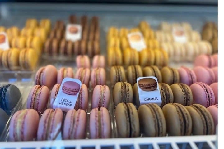 Notre-Dame Guided Tour and Macarons at a Parisian Patisserie — photo 1