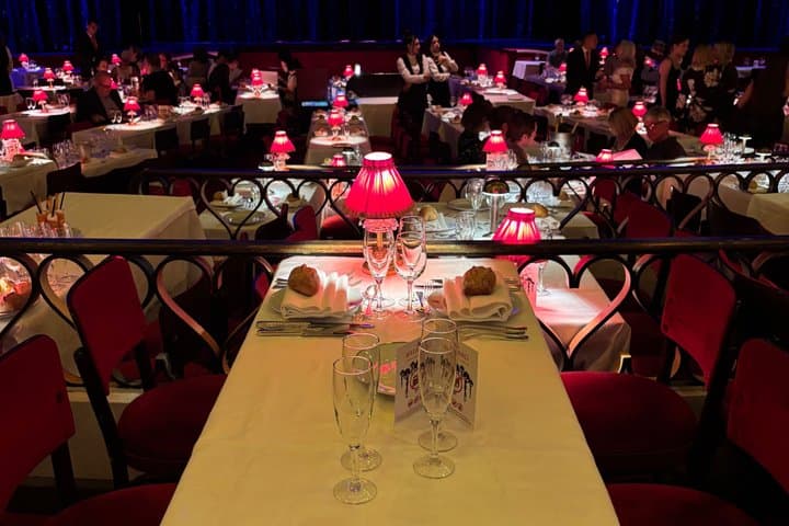 Moulin Rouge Show with Private Chauffeur & Hotel Pickup — photo 5