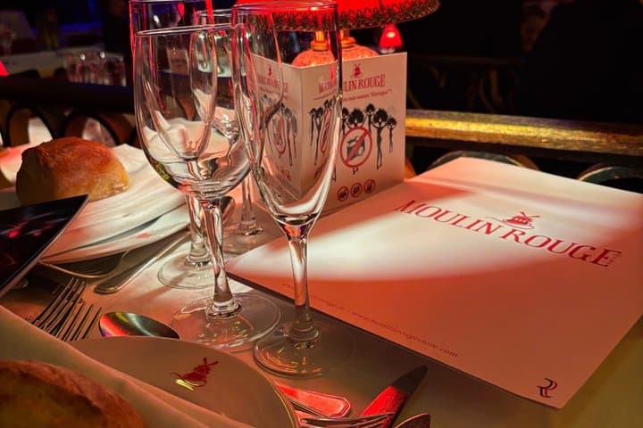 Moulin Rouge Show with Private Chauffeur & Hotel Pickup — photo 6