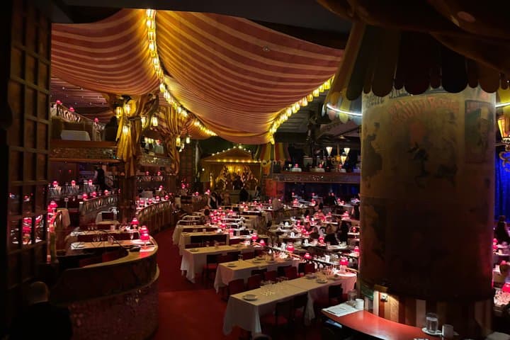 Moulin Rouge Show with Private Chauffeur & Hotel Pickup — photo 7