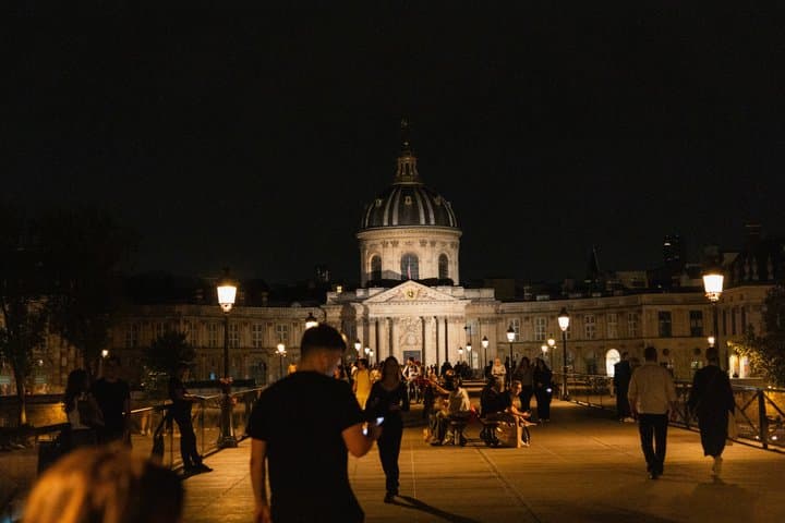Paris Ghost Tour: Haunted Legends, Notre Dame & Dark Secrets — photo 3