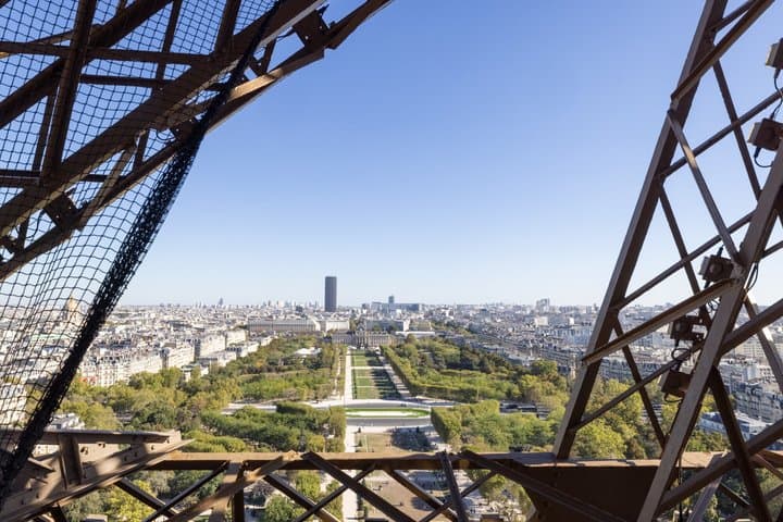 Eiffel Tower Reserved Access by Elevator with Summit Option — photo 13