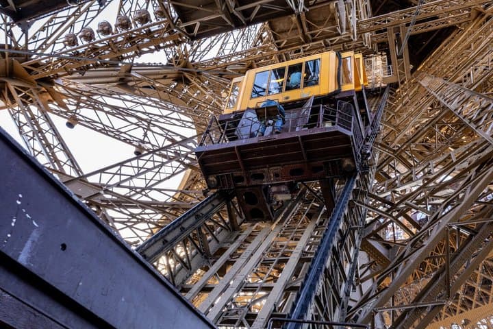 Eiffel Tower Reserved Access by Elevator and Seine Cruise — photo 8