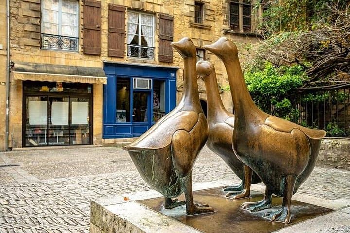 Sarlat Gourmet Tour and Market Visit