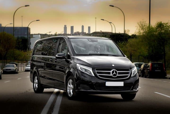 Round Trip CDG Airport to Paris Disneyland By Minivan