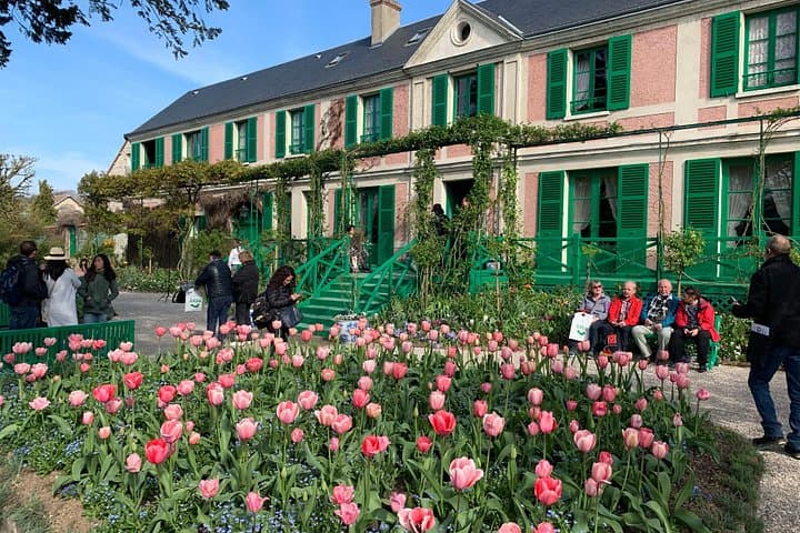 Versailles Palace and Giverny Private Guided Tour from Paris