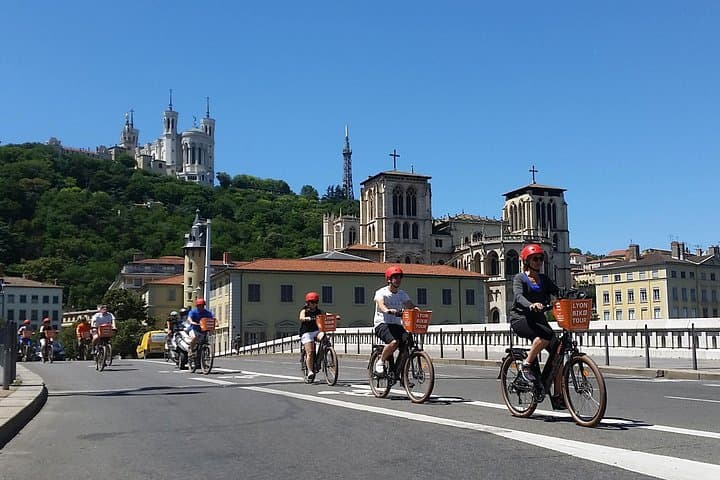 2h - Electric Bike Tour of Lyon with a Local Guide