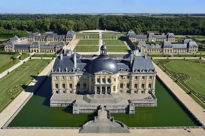 Private Vaux le Vicomte with Minivan