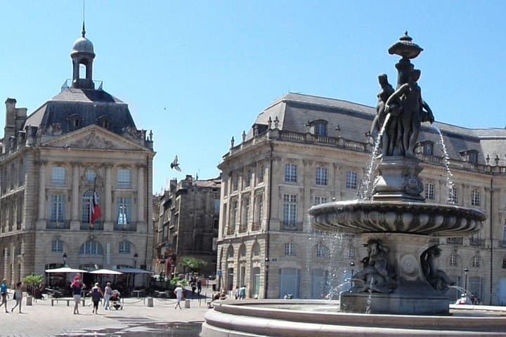 2 hours - Bordeaux Private tour with a native guide