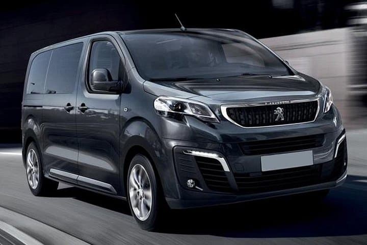 Côte d'Azur Airport NCE Round-Trip Transfer in Private Van
