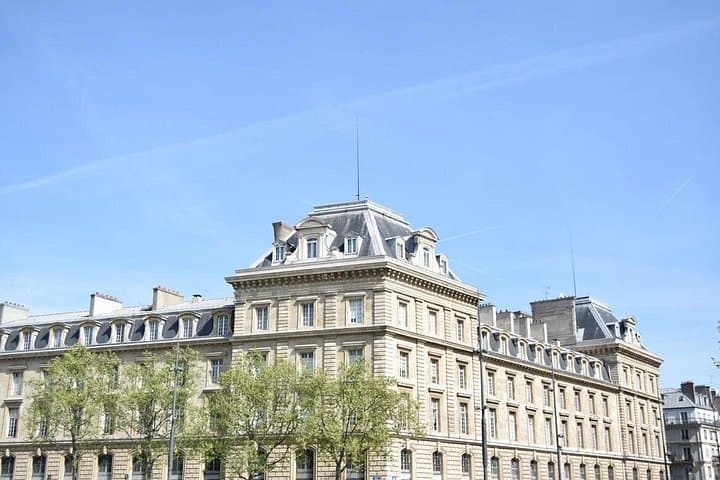 4 hours Private Tour at Marais and Montmartre in Paris with Hotel pickup