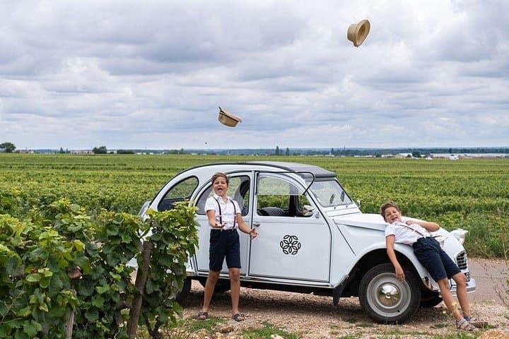 Citroën 2CV Burgundy rental and Tasting at the Château de Pommard