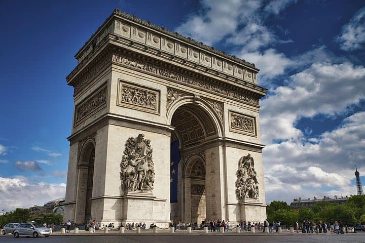 Bayeux to Paris Private Nonstop Car or Van Transfer