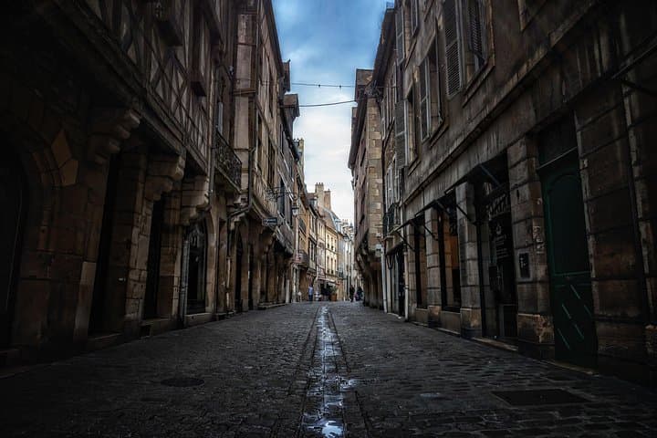 Secrets of Dijon: Explore the City with Clues and Stories