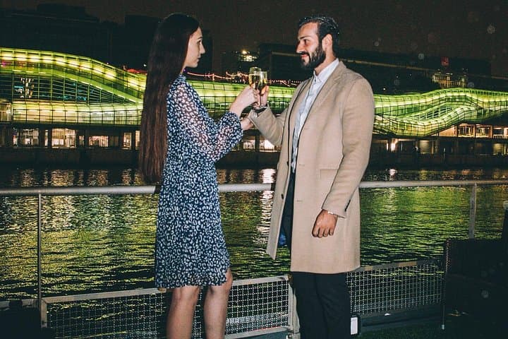 Seine River Dinner Cruise with Live Singer by VIP Yacht de Paris