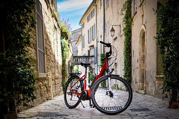 Wine of the Luberon by e-bike... Not to be missed !