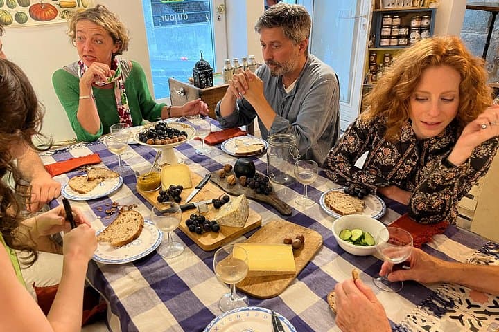 Cheese Tasting and Wine Pairing Center of Paris