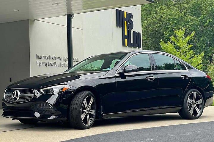 Round-Trip Private Transfer Paris CDG or ORY to Rouen City by Business Car