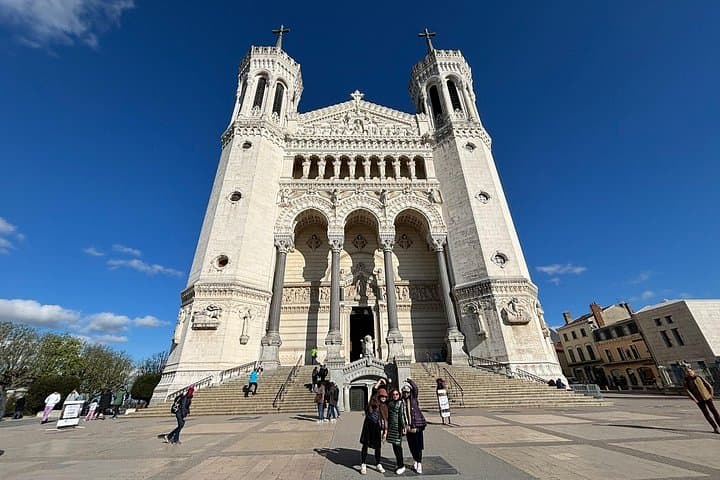 Discorver Lyon in a Private tour with your driver
