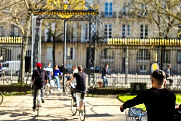 Bordeaux E-Bike Tour, Pétanque & Apéritif by Monsieur Bacchus