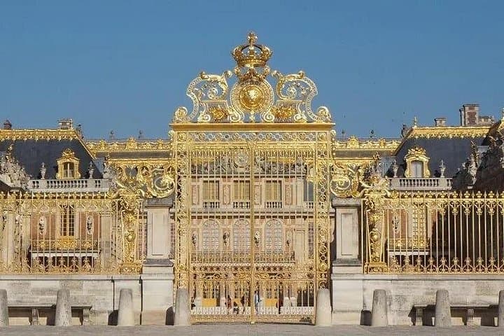 Versailles Palace & Gardens Semi Private Guided Tour with Pick up