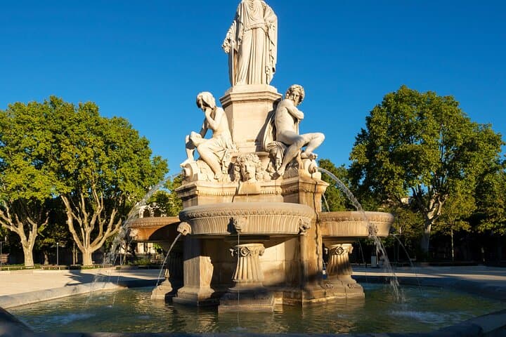 Explore Nîmes in 60 minutes with a Local