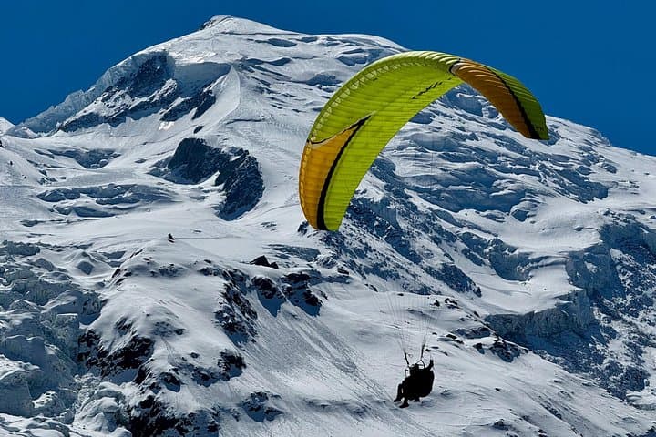 Tandem Paragliding Flight to Chamonix Facing Mont Blanc