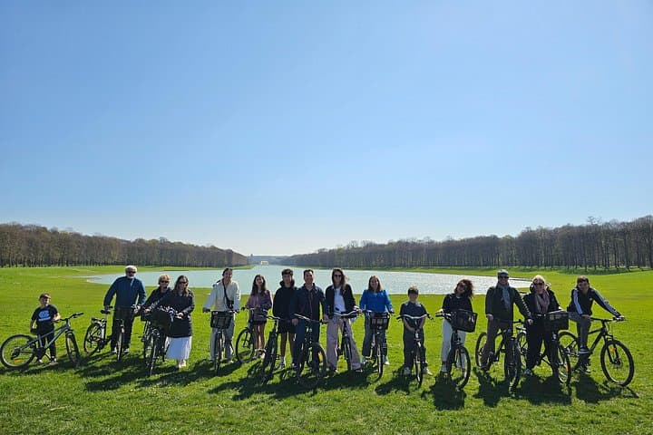 Versailles Bike Tour: Royal Gardens, Fountains and Queen's Hamlet