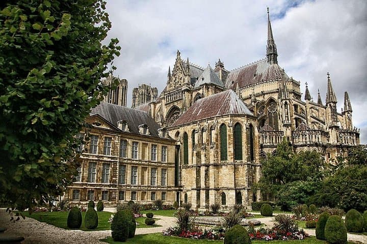 Reims Walking Tour: Self-Guided City Game