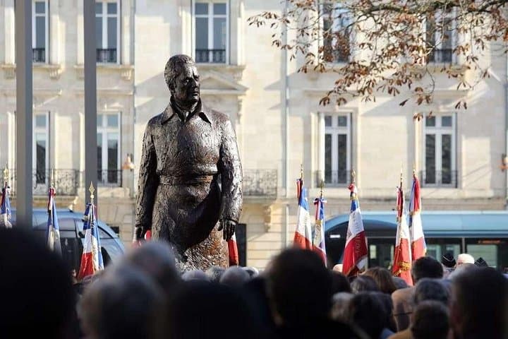 Bordeaux Famous Figures 2h Walking Tour