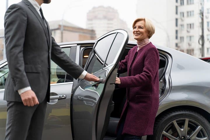 Private Transfer CDG Orly to Paris or Disneyland – Pro Driver