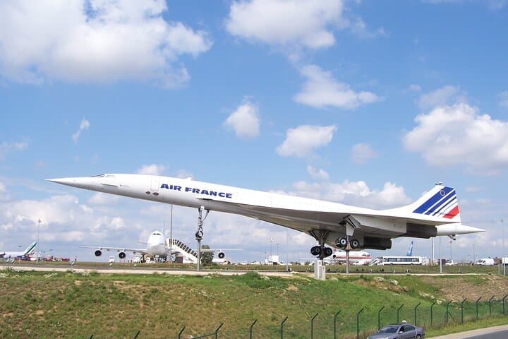 Private transfer one way Paris to DE Airports CDG or ORLY