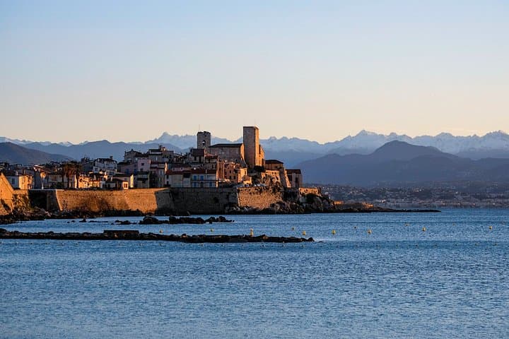 Antibes: Walking Tour Provençal Market, Old Town, and Sea Views