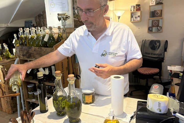 Extra Virgin Olive Oil tasting and fruit discovery
